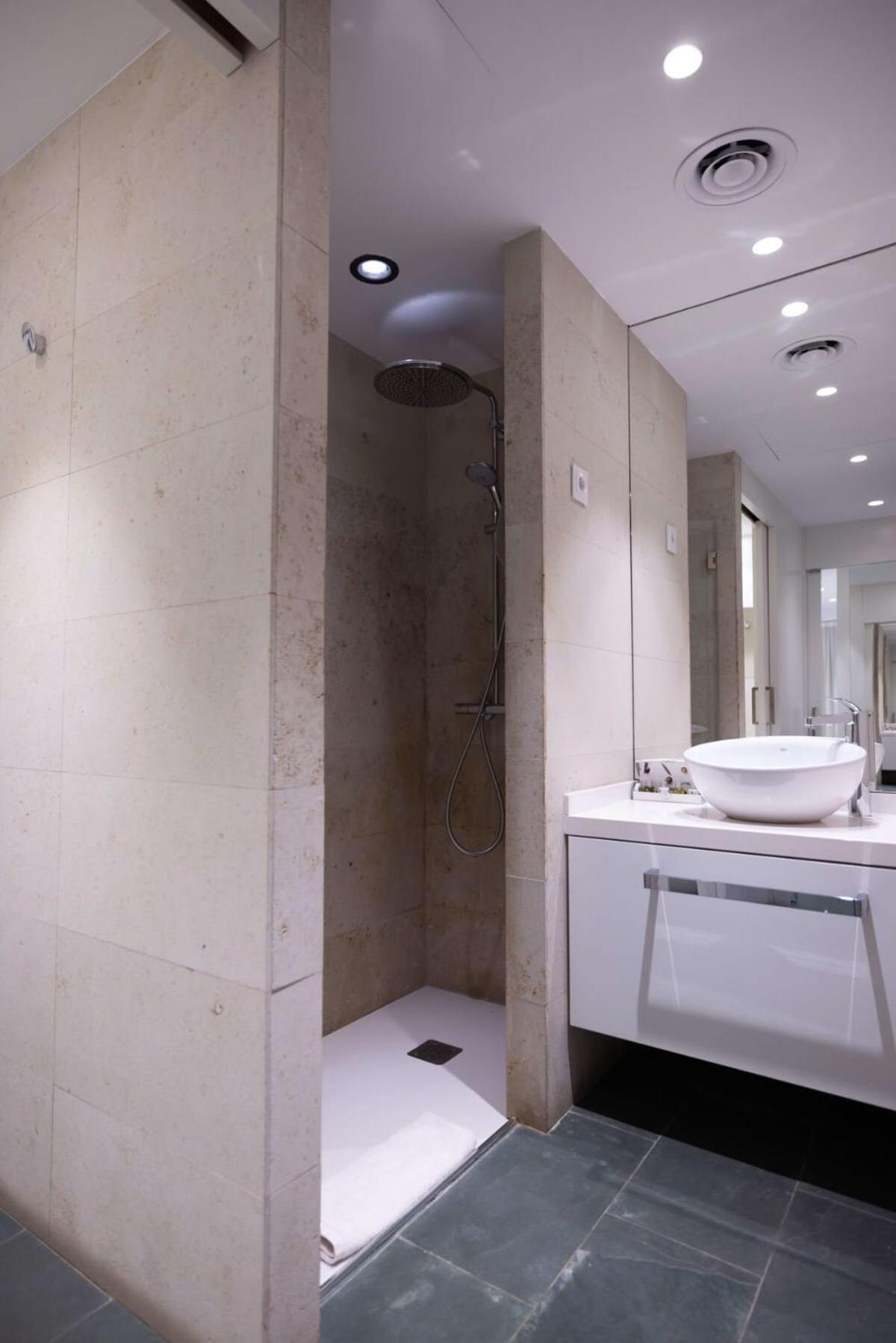 Ampersand - Bright 2-bedroom * Barcellona
