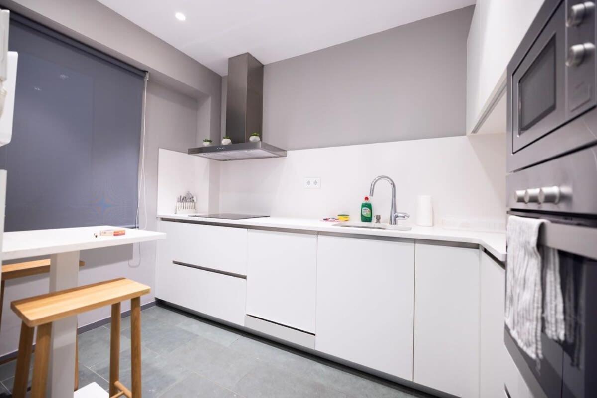 Ampersand - Bright 2-bedroom Barcellona